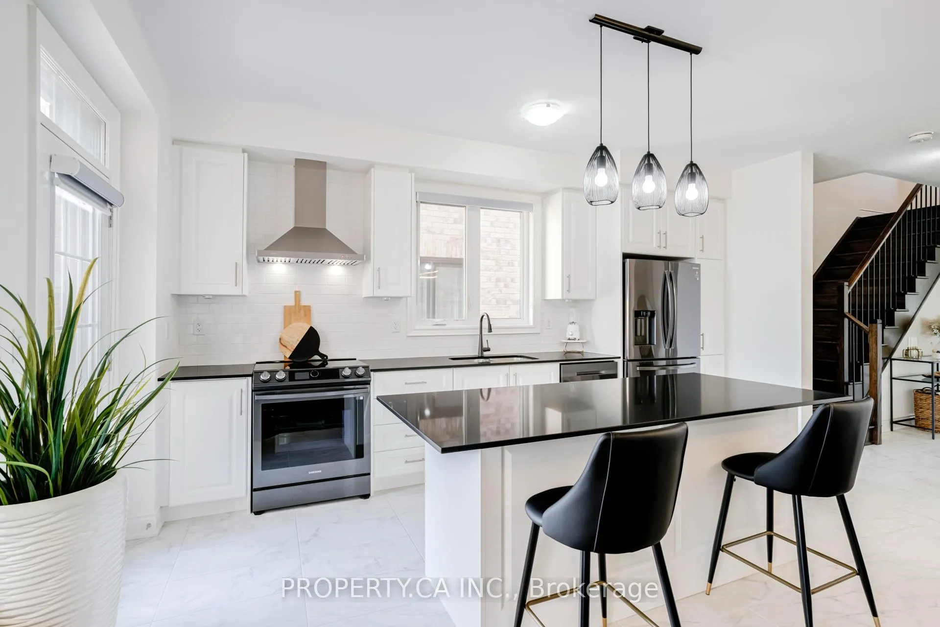 Photo 1 of 10 Fordham Road, Brampton, Bram West — HOMEH