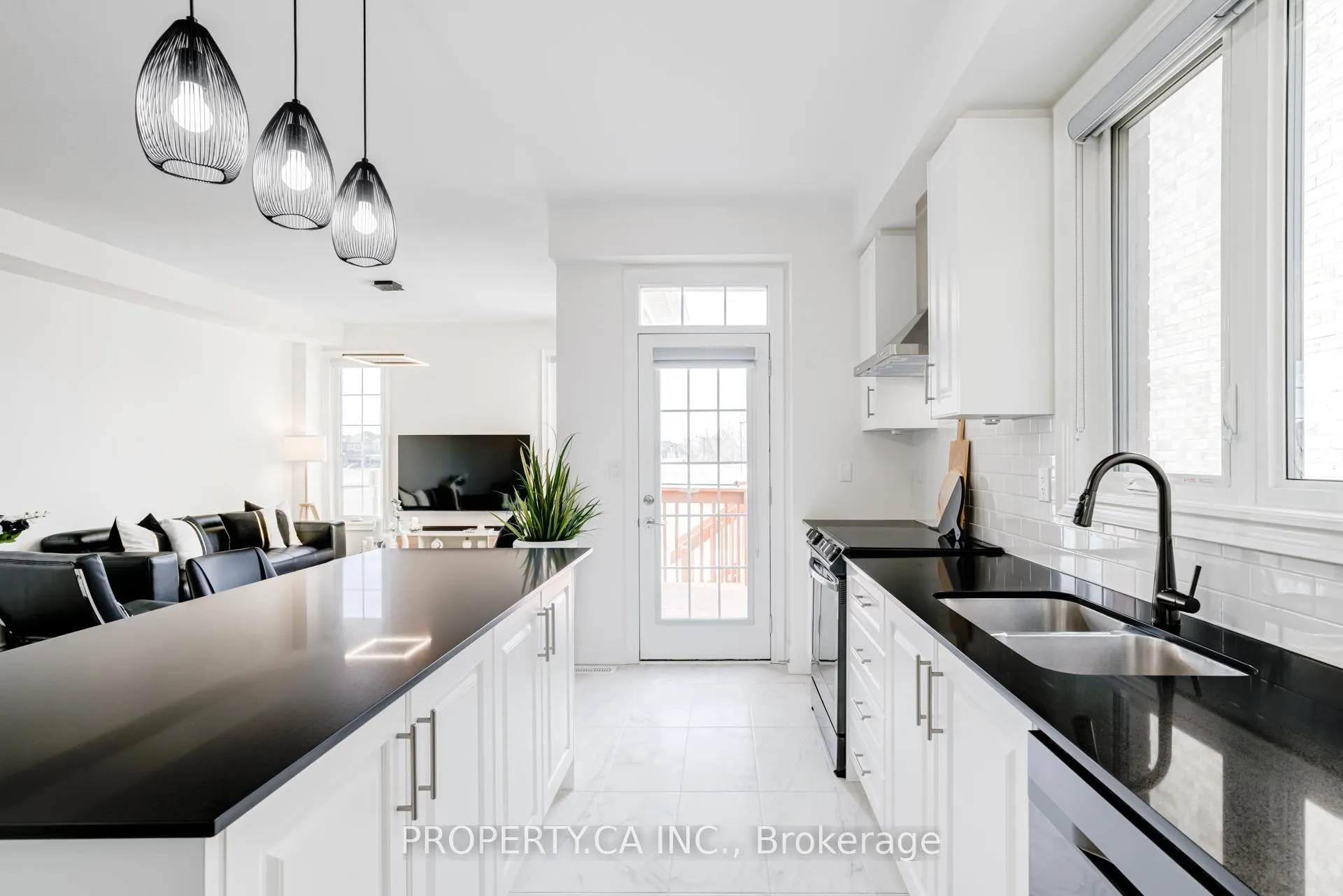 Photo 5 of 10 Fordham Road, Brampton, Bram West — HOMEH