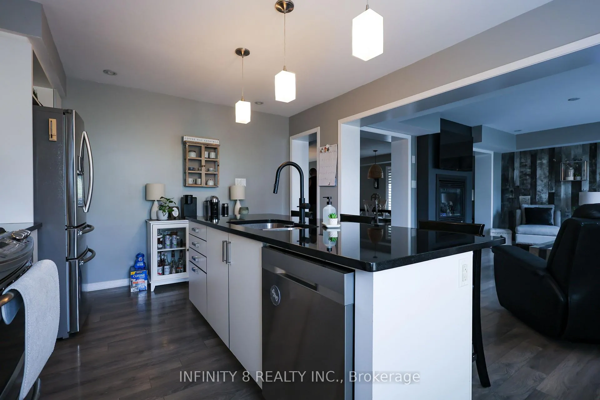 Photo 9 of 7693 Butternut Boulevard, Niagara Falls, Brown — HOMEH
