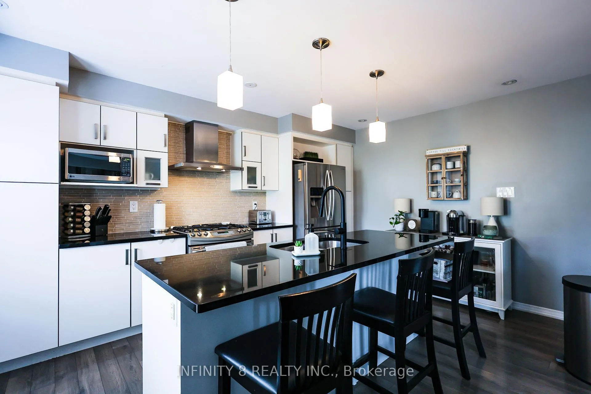 Photo 10 of 7693 Butternut Boulevard, Niagara Falls, Brown — HOMEH