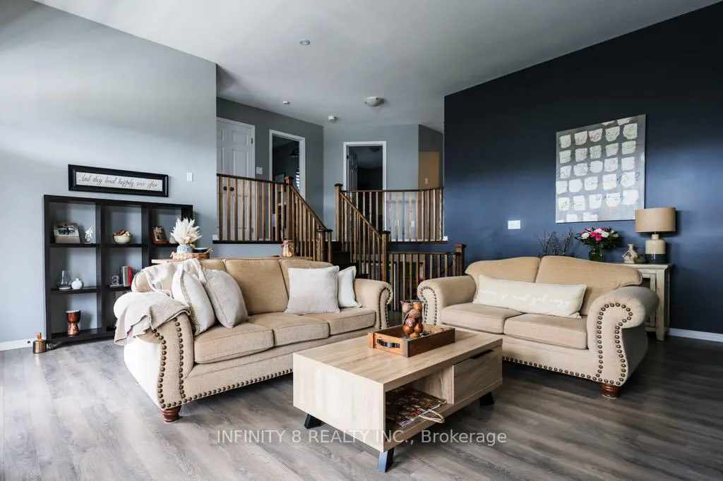 Photo 11 of 7693 Butternut Boulevard, Niagara Falls, Brown — HOMEH