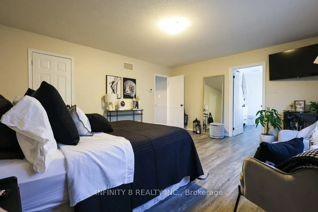 Photo 15 of 7693 Butternut Boulevard, Niagara Falls, Brown — HOMEH