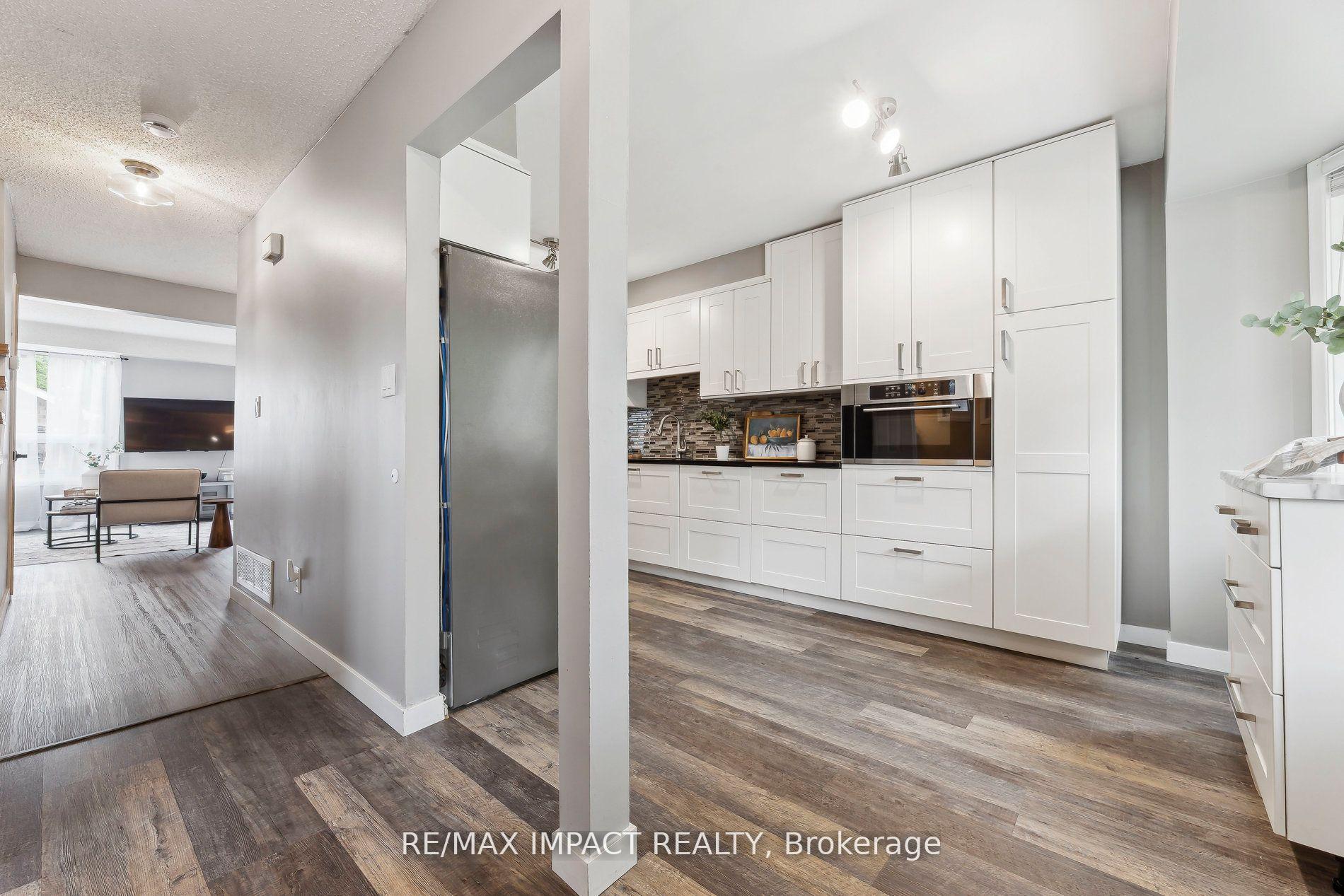Photo 4 of 27 Prout Drive, Clarington, Bowmanville — HOMEH