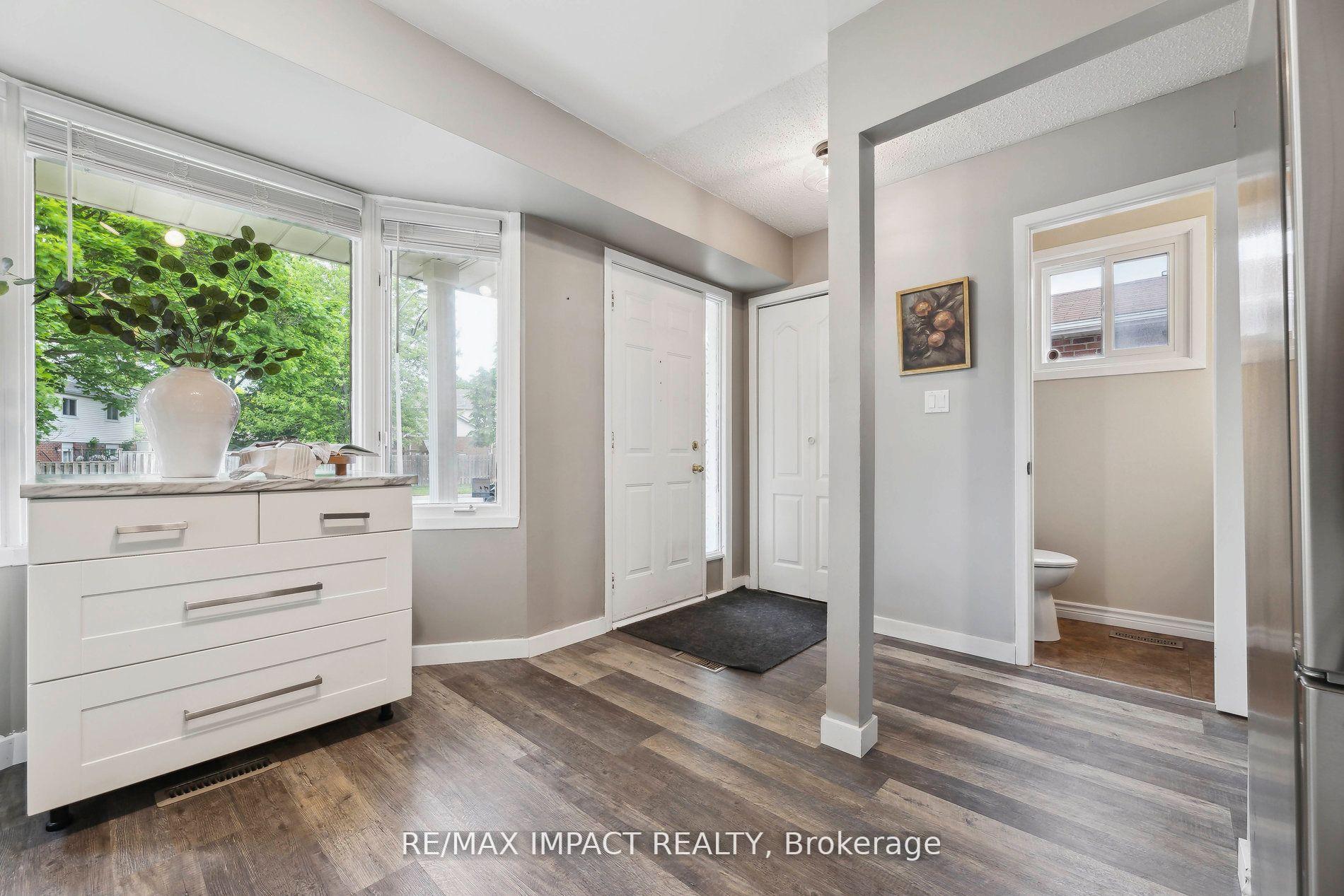 Photo 5 of 27 Prout Drive, Clarington, Bowmanville — HOMEH