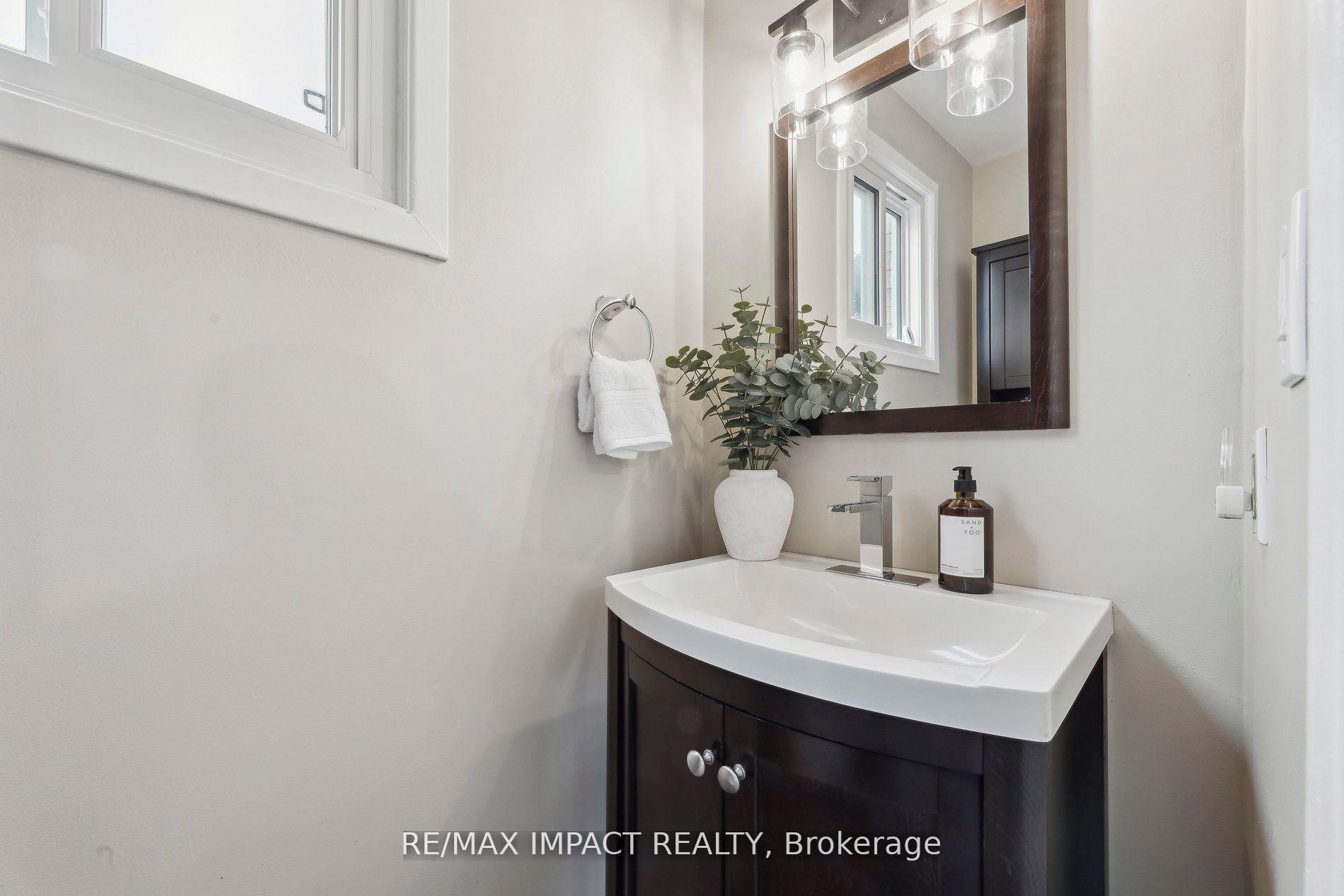 Photo 6 of 27 Prout Drive, Clarington, Bowmanville — HOMEH