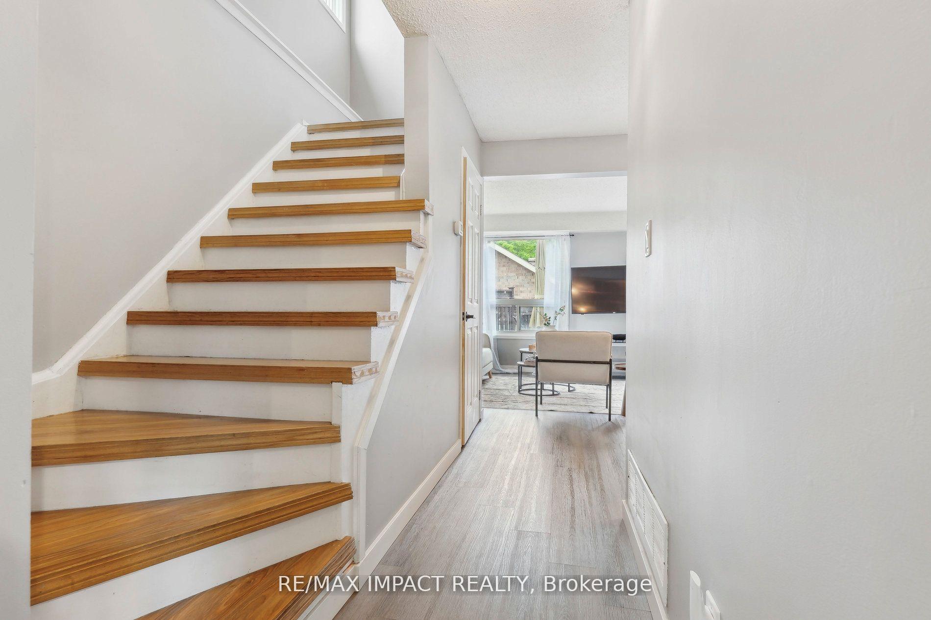 Photo 12 of 27 Prout Drive, Clarington, Bowmanville — HOMEH