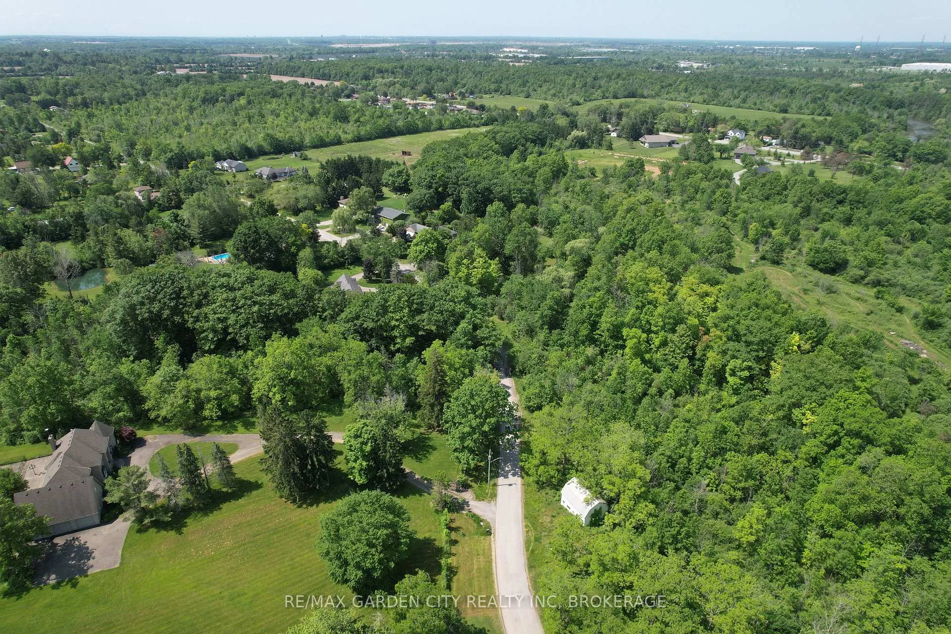 Photo 8 of 85 Pearson Road, Welland, Cooks Mills — HOMEH