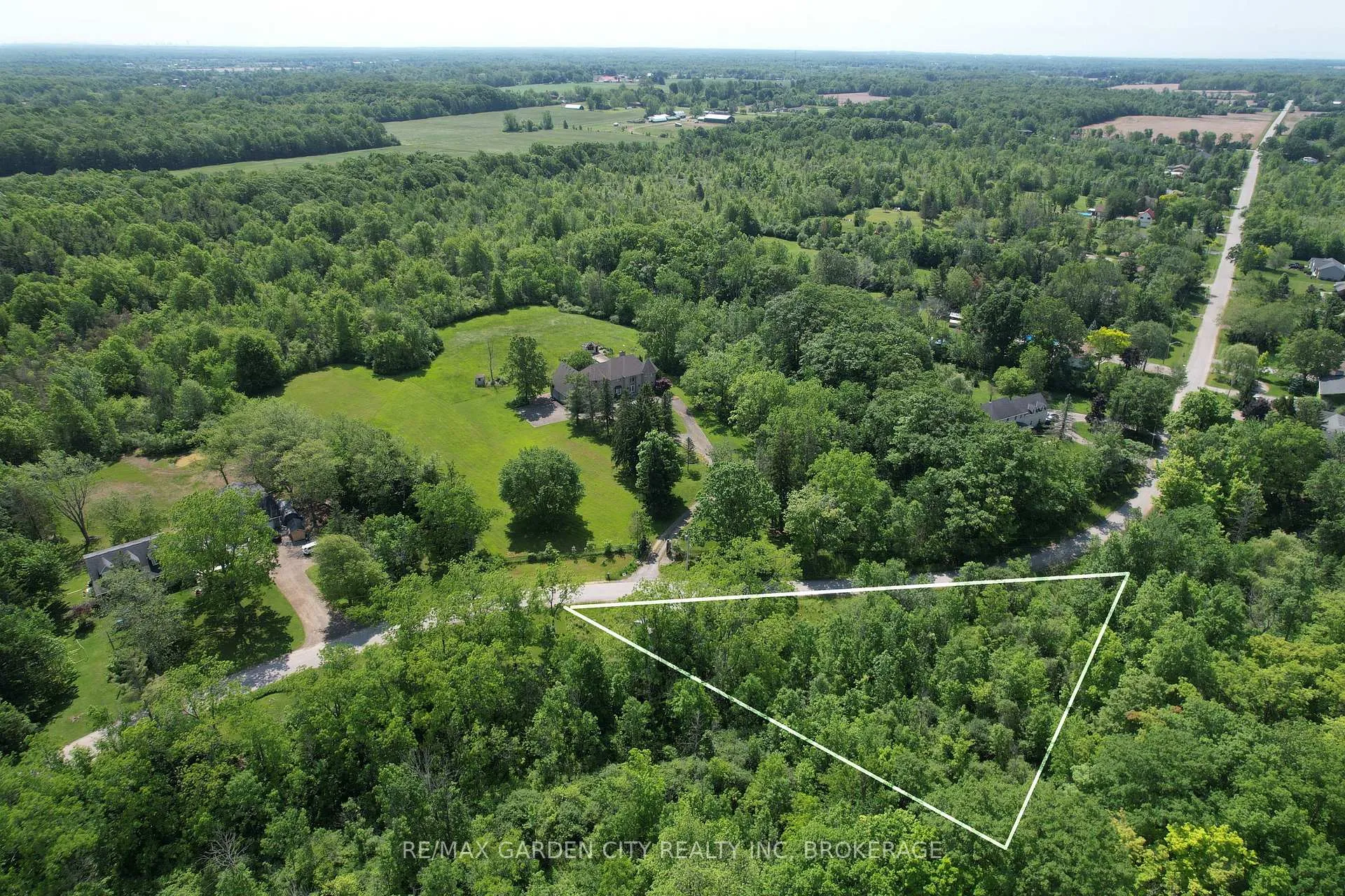 Photo 10 of 85 Pearson Road, Welland, Cooks Mills — HOMEH