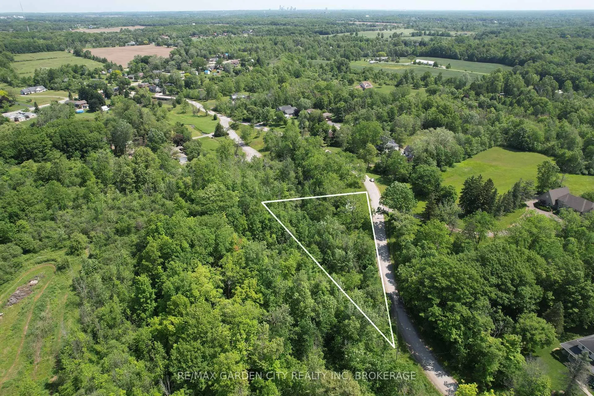 Photo 12 of 85 Pearson Road, Welland, Cooks Mills — HOMEH