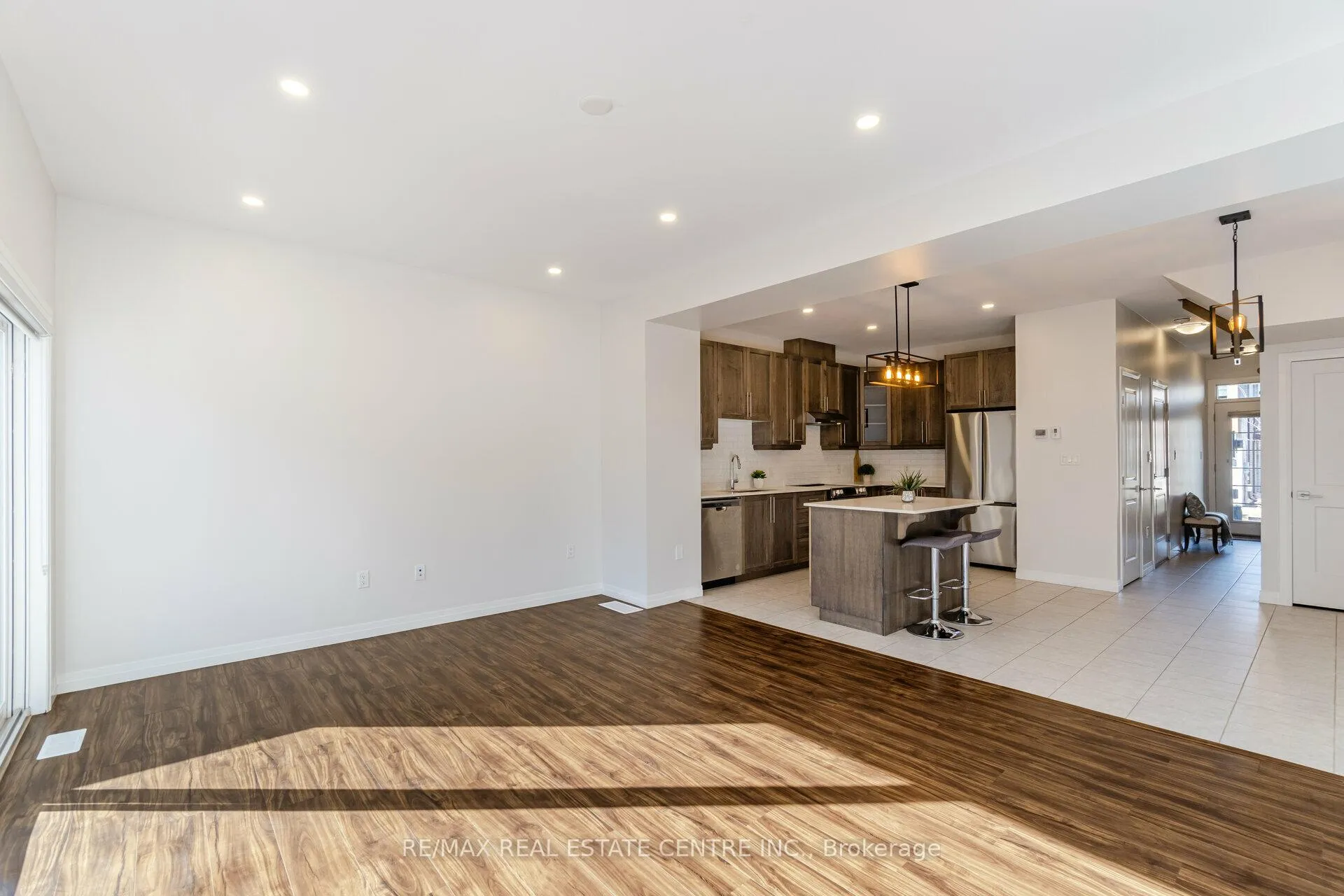 Photo 7 of Unit 48, 30 Times Square Boulevard, Hamilton, Stoney Creek Mountain — HOMEH
