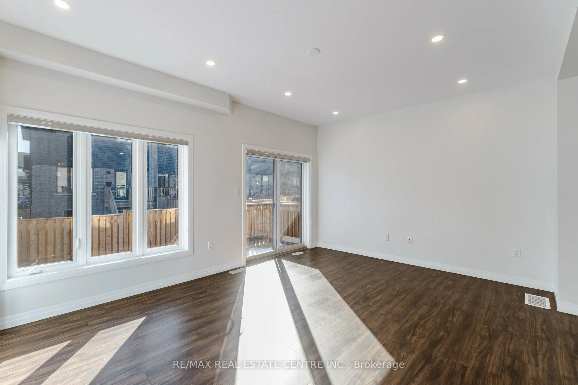 Photo 8 of Unit 48, 30 Times Square Boulevard, Hamilton, Stoney Creek Mountain — HOMEH
