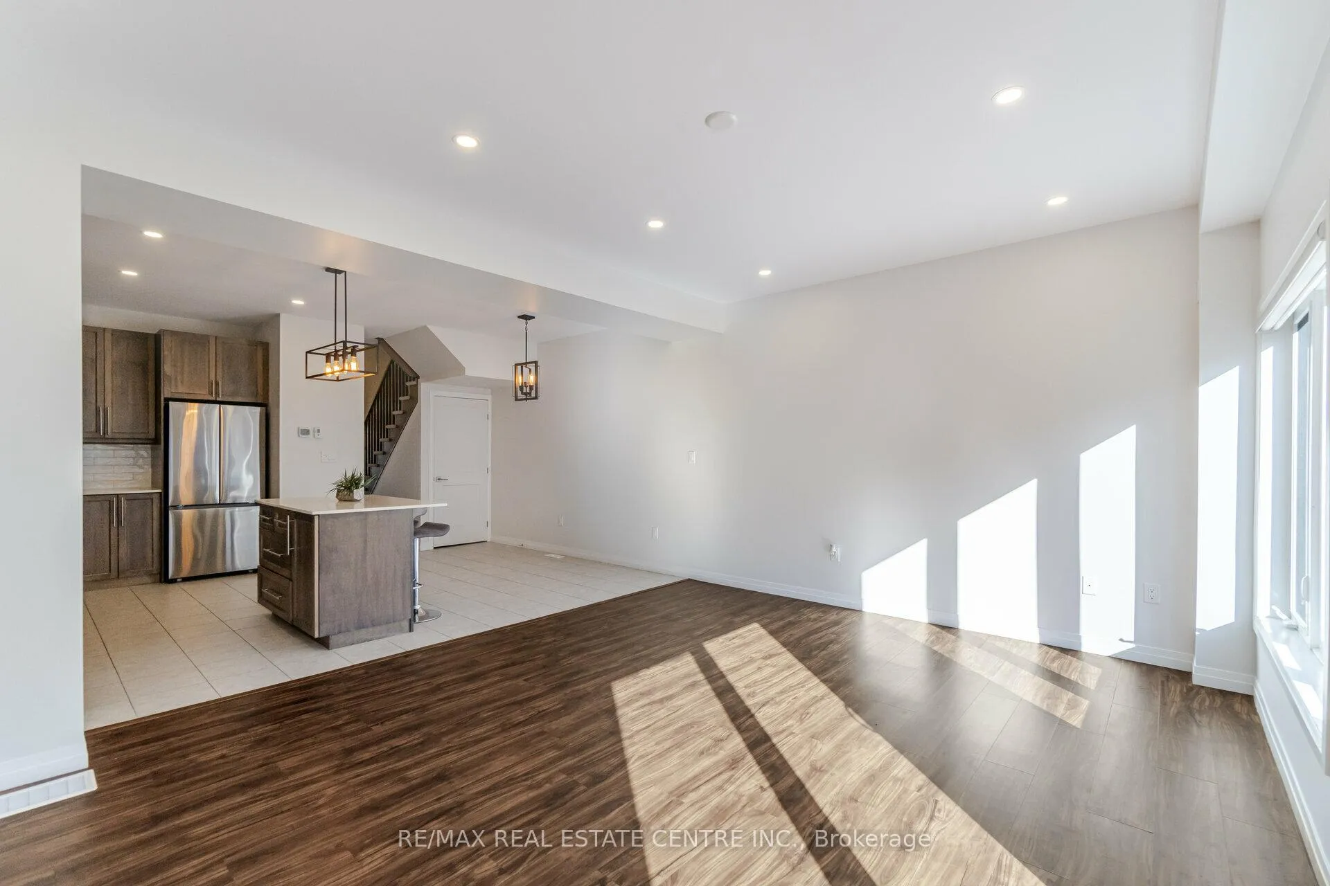Photo 9 of Unit 48, 30 Times Square Boulevard, Hamilton, Stoney Creek Mountain — HOMEH