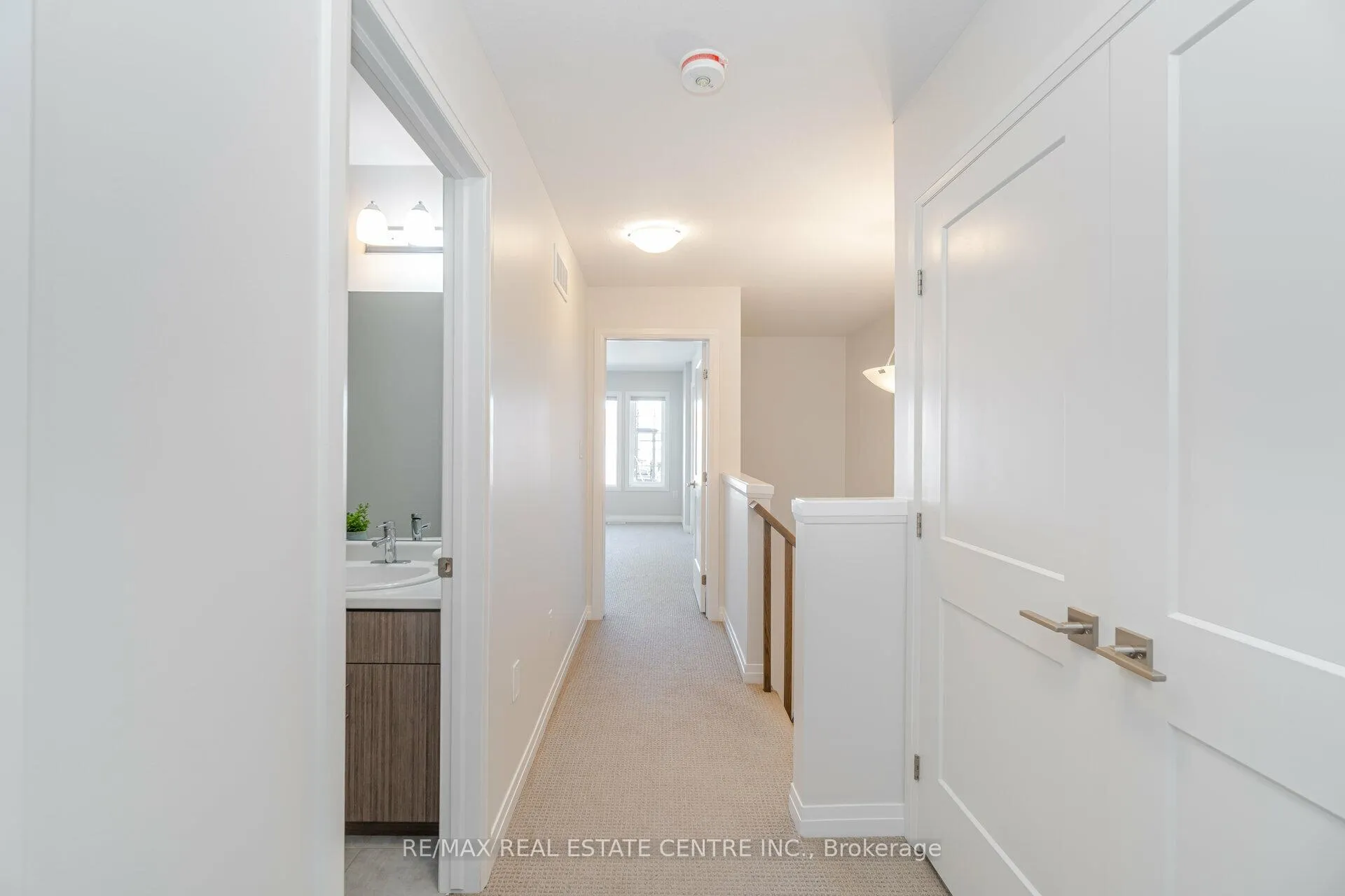 Photo 11 of Unit 48, 30 Times Square Boulevard, Hamilton, Stoney Creek Mountain — HOMEH