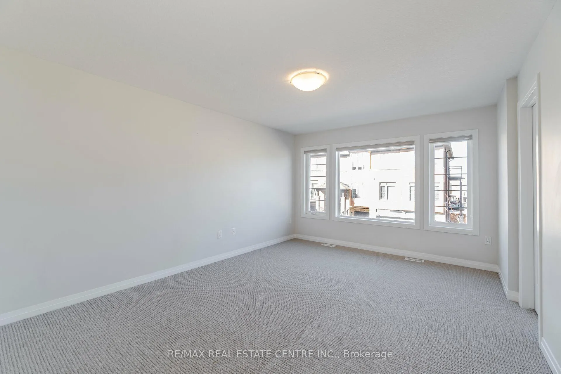 Photo 12 of Unit 48, 30 Times Square Boulevard, Hamilton, Stoney Creek Mountain — HOMEH