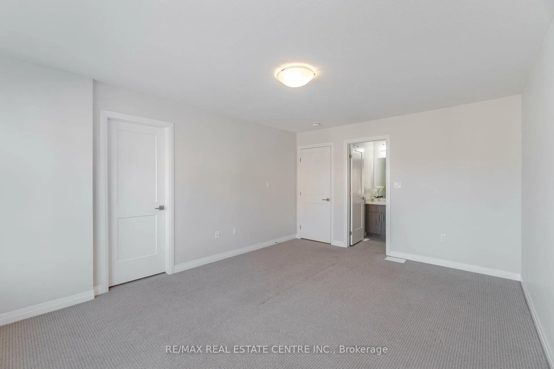 Photo 14 of Unit 48, 30 Times Square Boulevard, Hamilton, Stoney Creek Mountain — HOMEH