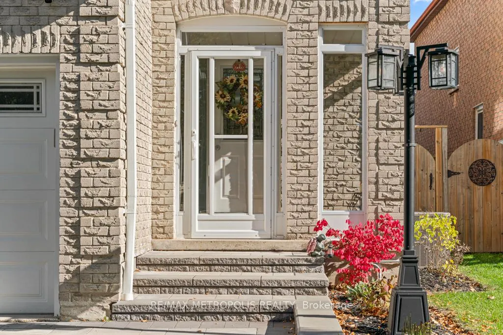 Photo 3 of 39 Hewitt Crescent, Ajax, South East — HOMEH