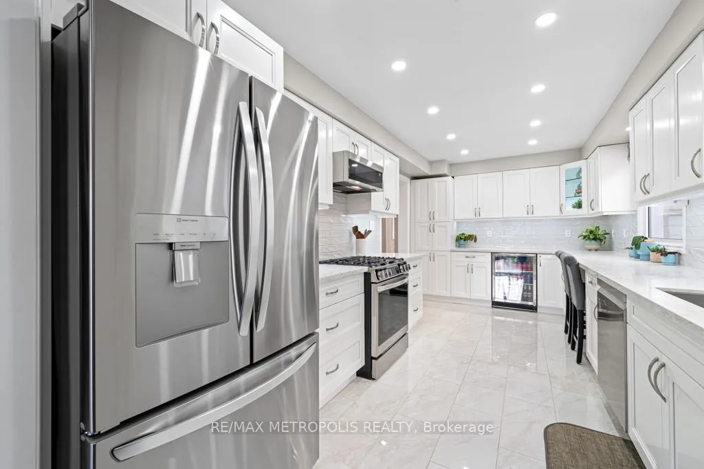 Photo 7 of 39 Hewitt Crescent, Ajax, South East — HOMEH