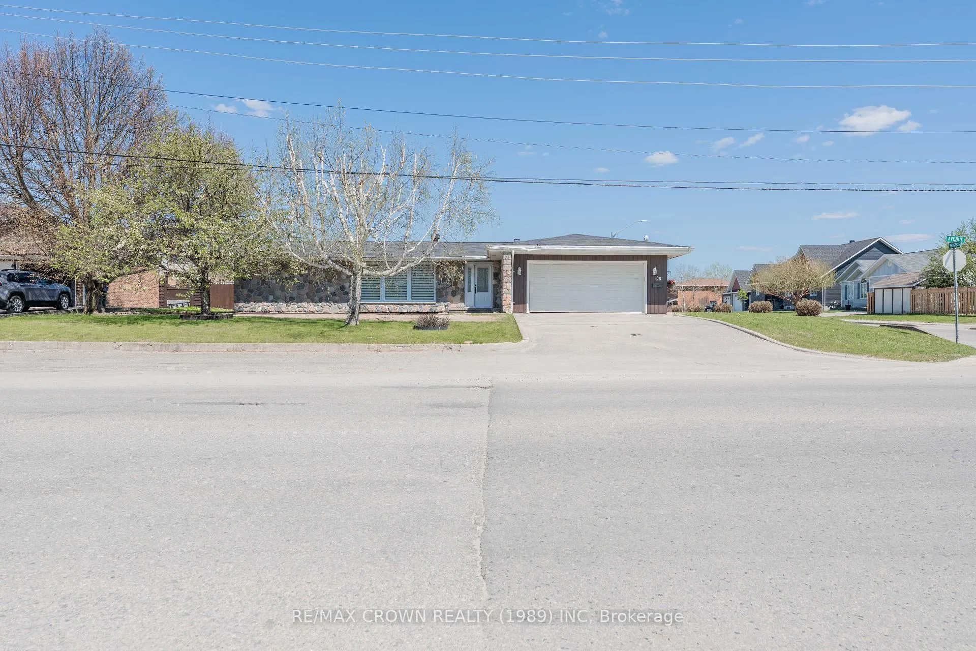 Front of 85 Avenue Road