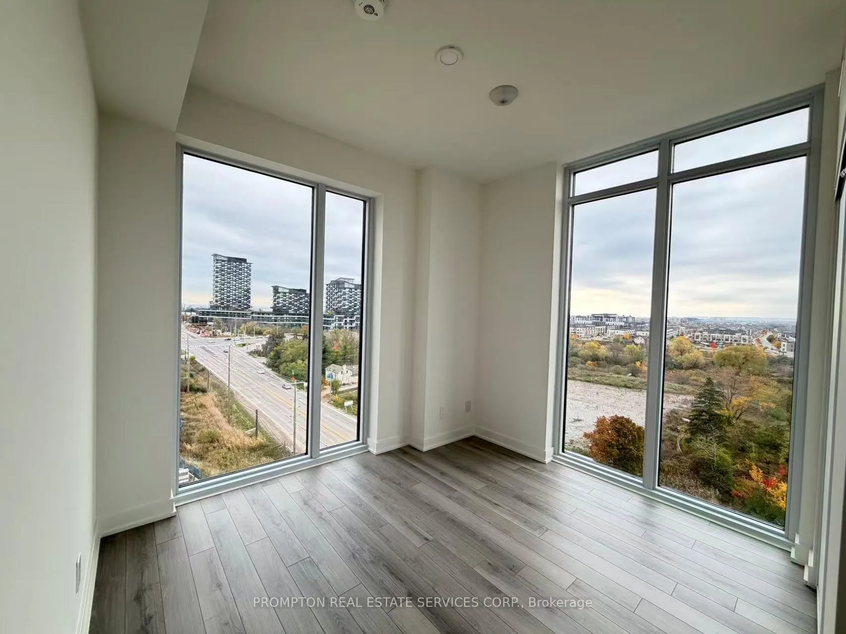 Photo 5 of Unit 908, 3071 Trafalgar Road, Oakville, Joshua Meadows — HOMEH
