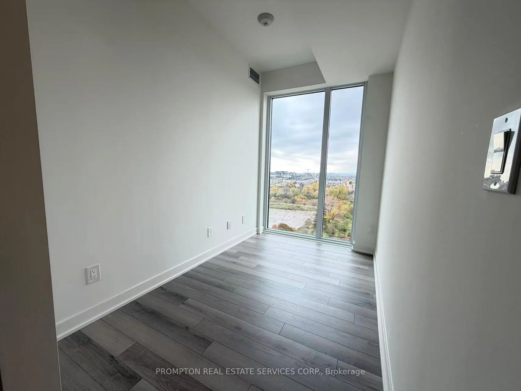 Photo 6 of Unit 908, 3071 Trafalgar Road, Oakville, Joshua Meadows — HOMEH