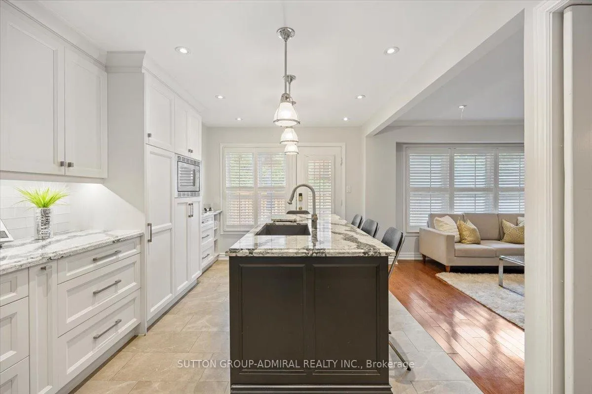 Photo 5 of 193 Glenmanor Way, Vaughan, Crestwood-Springfarm-Yorkhill — HOMEH