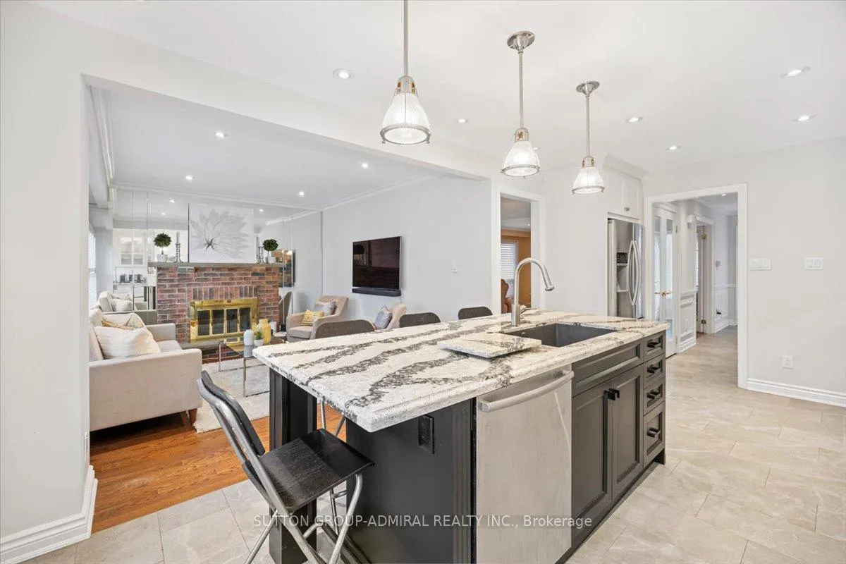 Photo 8 of 193 Glenmanor Way, Vaughan, Crestwood-Springfarm-Yorkhill — HOMEH