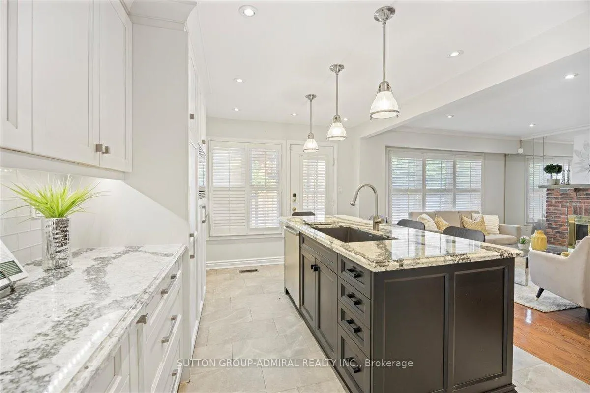 Photo 10 of 193 Glenmanor Way, Vaughan, Crestwood-Springfarm-Yorkhill — HOMEH