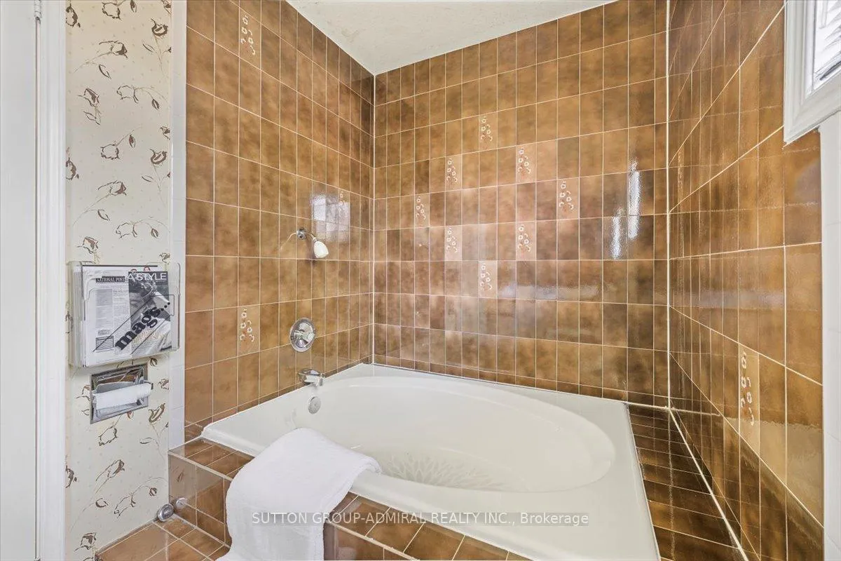 Photo 34 of 193 Glenmanor Way, Vaughan, Crestwood-Springfarm-Yorkhill — HOMEH