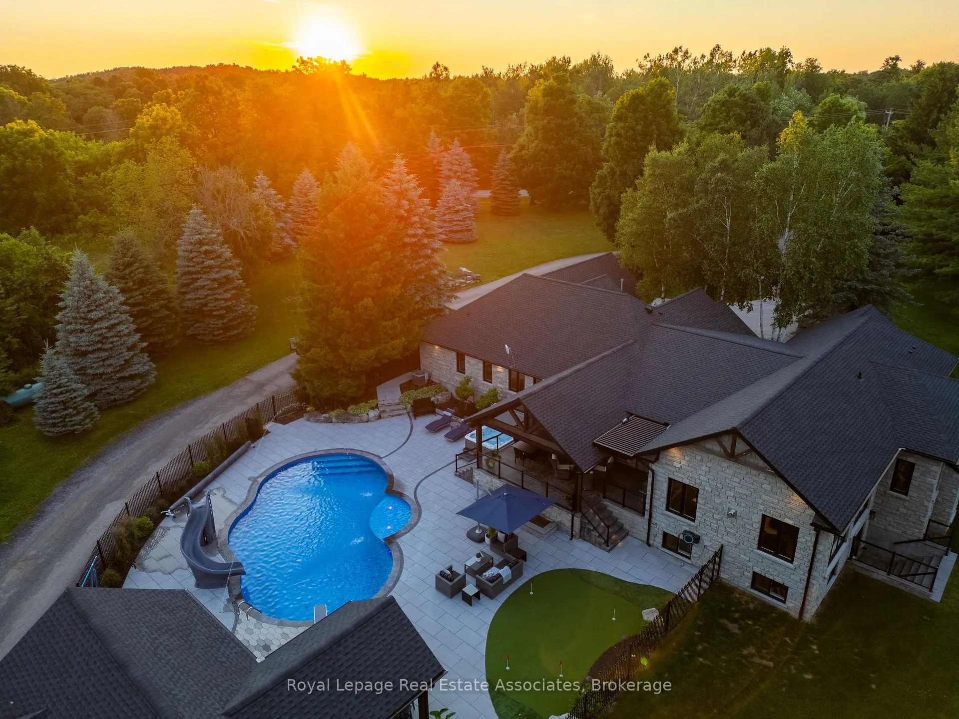 Photo 1 of 102 Concession 11 E, Hamilton, Rural Flamborough — HOMEH