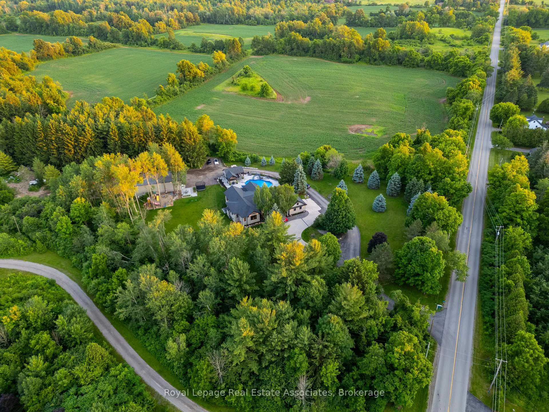 Photo 3 of 102 Concession 11 E, Hamilton, Rural Flamborough — HOMEH