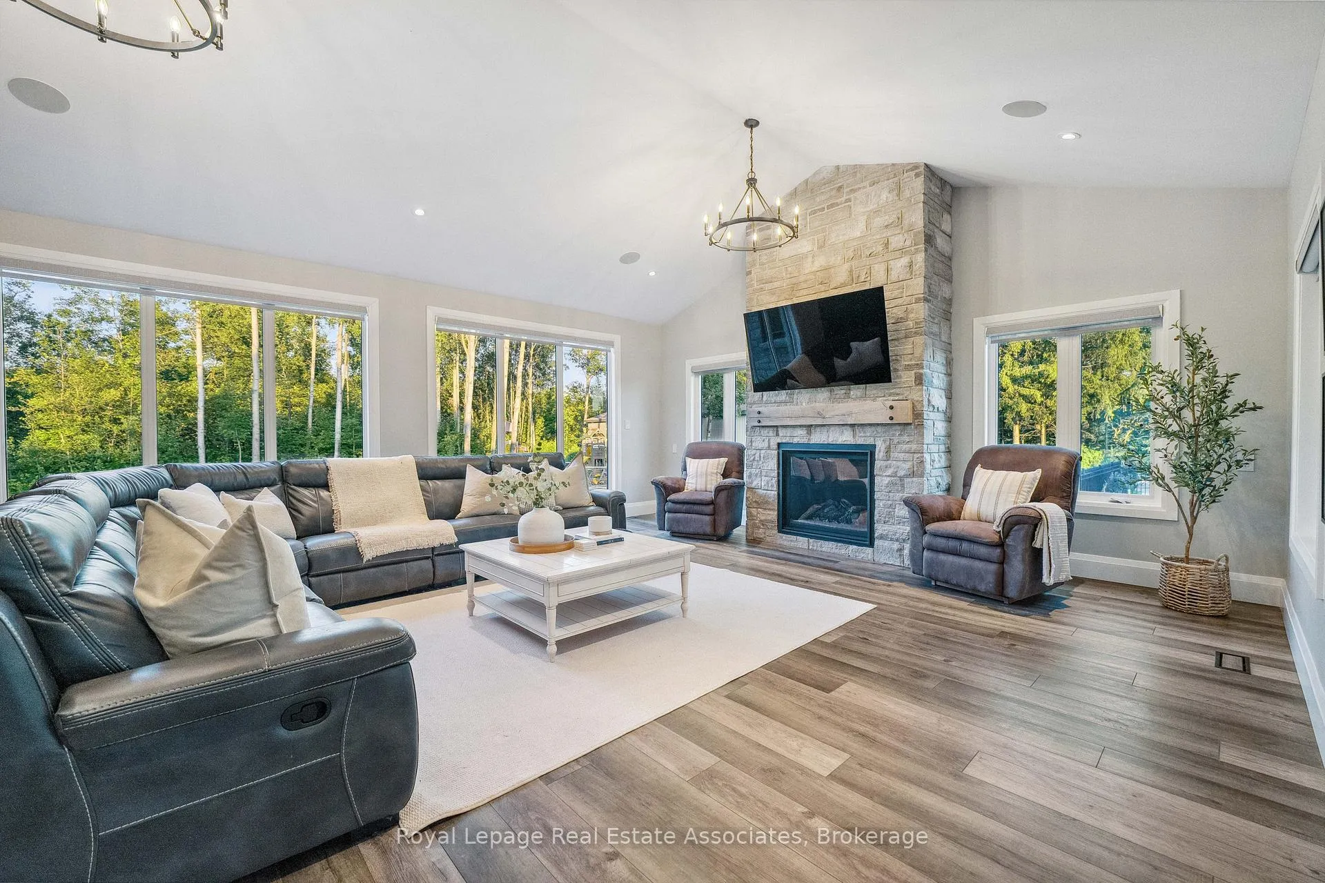 Photo 9 of 102 Concession 11 E, Hamilton, Rural Flamborough — HOMEH