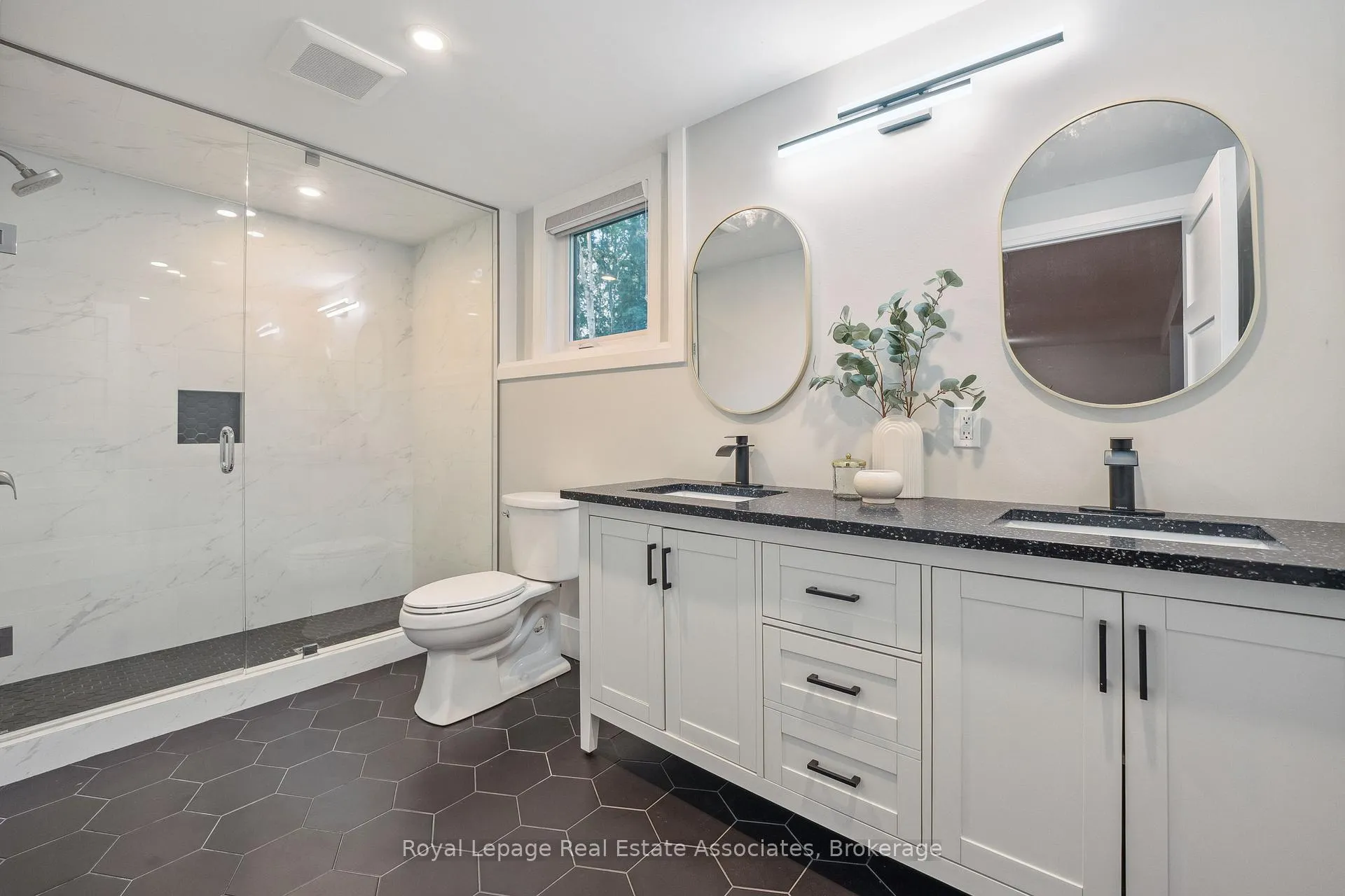 Photo 26 of 102 Concession 11 E, Hamilton, Rural Flamborough — HOMEH