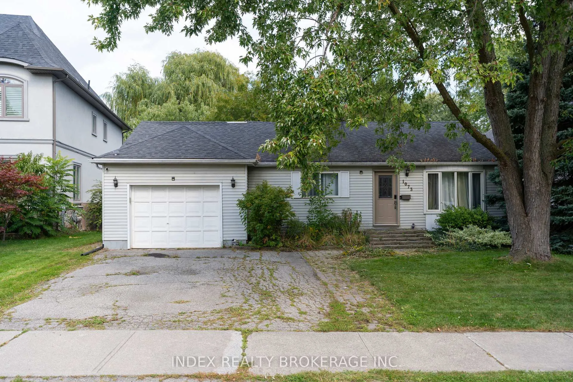 Photo 4 of 1073 Kent Avenue E, Oakville, College Park — HOMEH