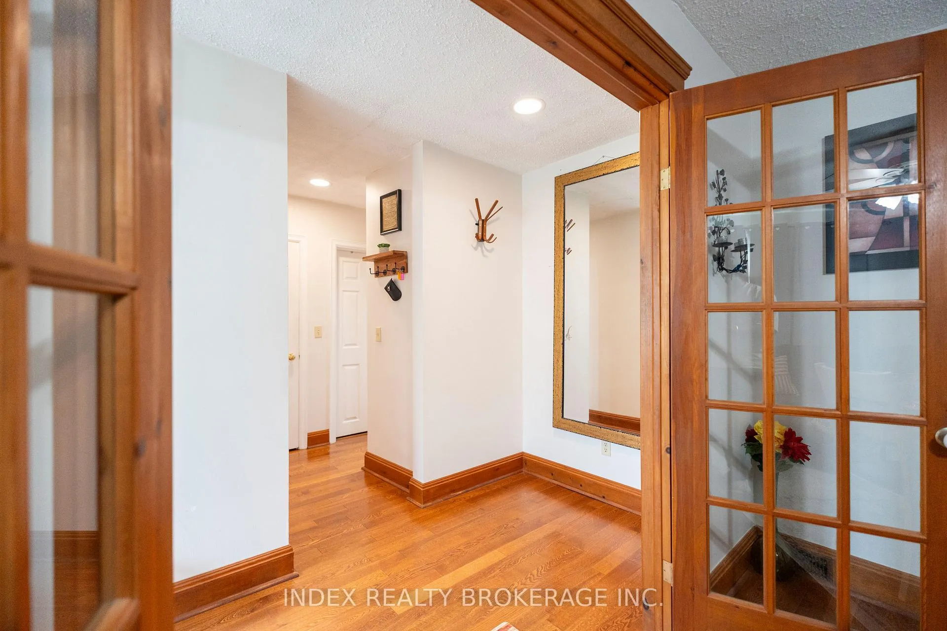 Photo 10 of 1073 Kent Avenue E, Oakville, College Park — HOMEH
