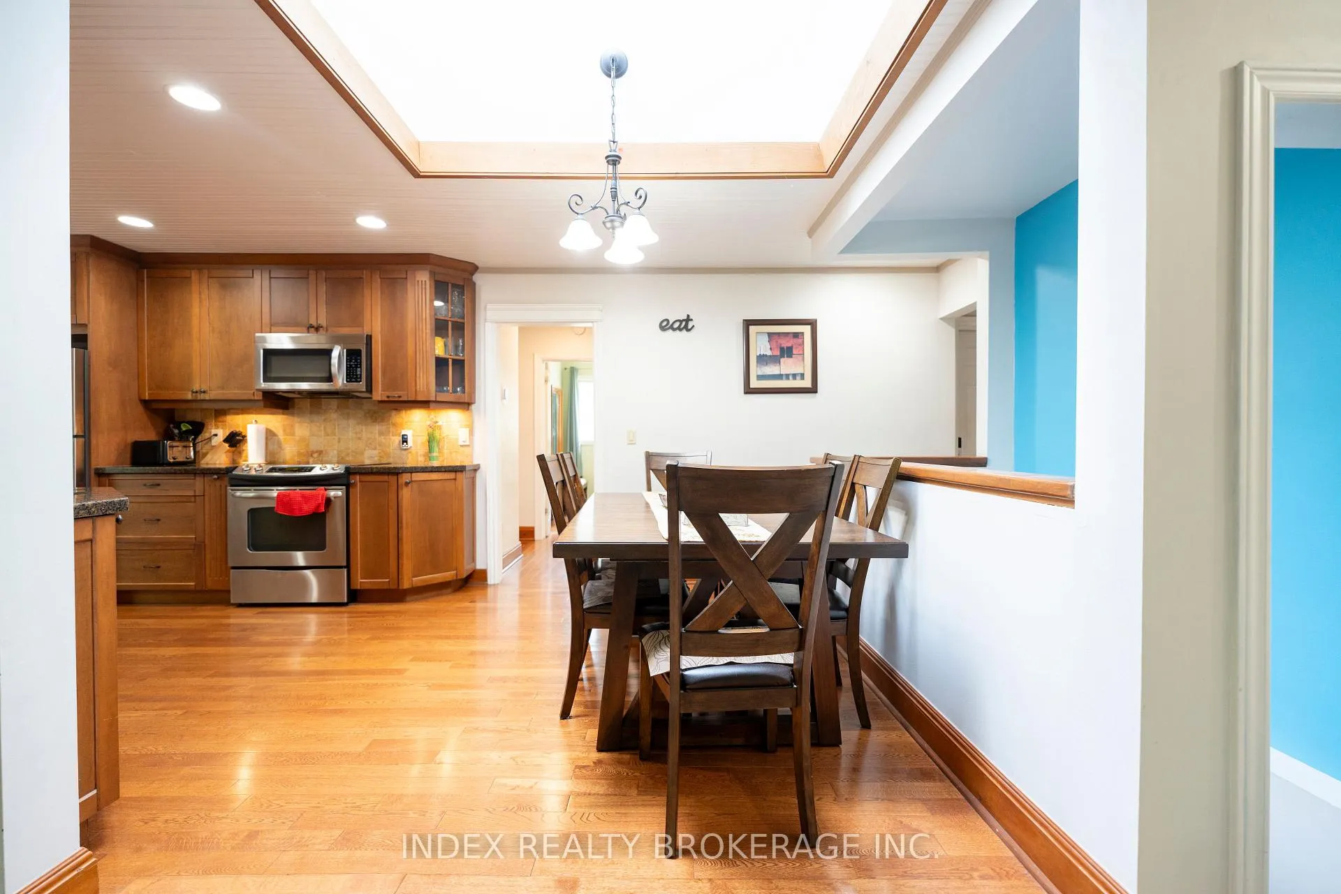 Photo 24 of 1073 Kent Avenue E, Oakville, College Park — HOMEH