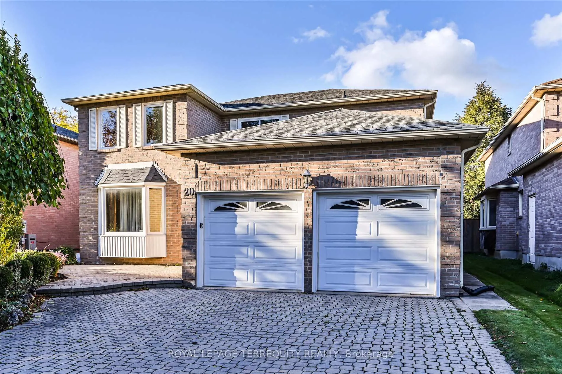 Photo 2 of 20 Leighland Drive, Markham, Unionville — HOMEH