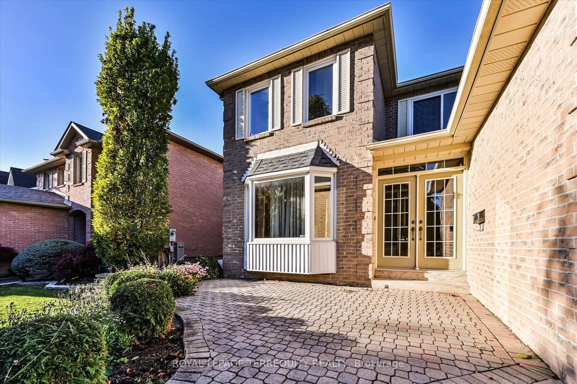 Photo 3 of 20 Leighland Drive, Markham, Unionville — HOMEH