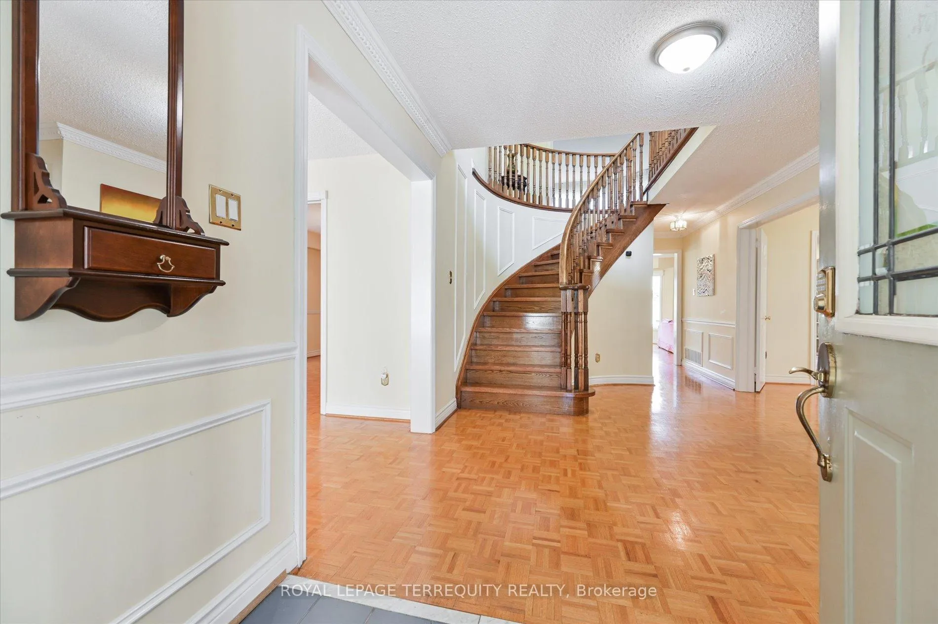 Photo 4 of 20 Leighland Drive, Markham, Unionville — HOMEH