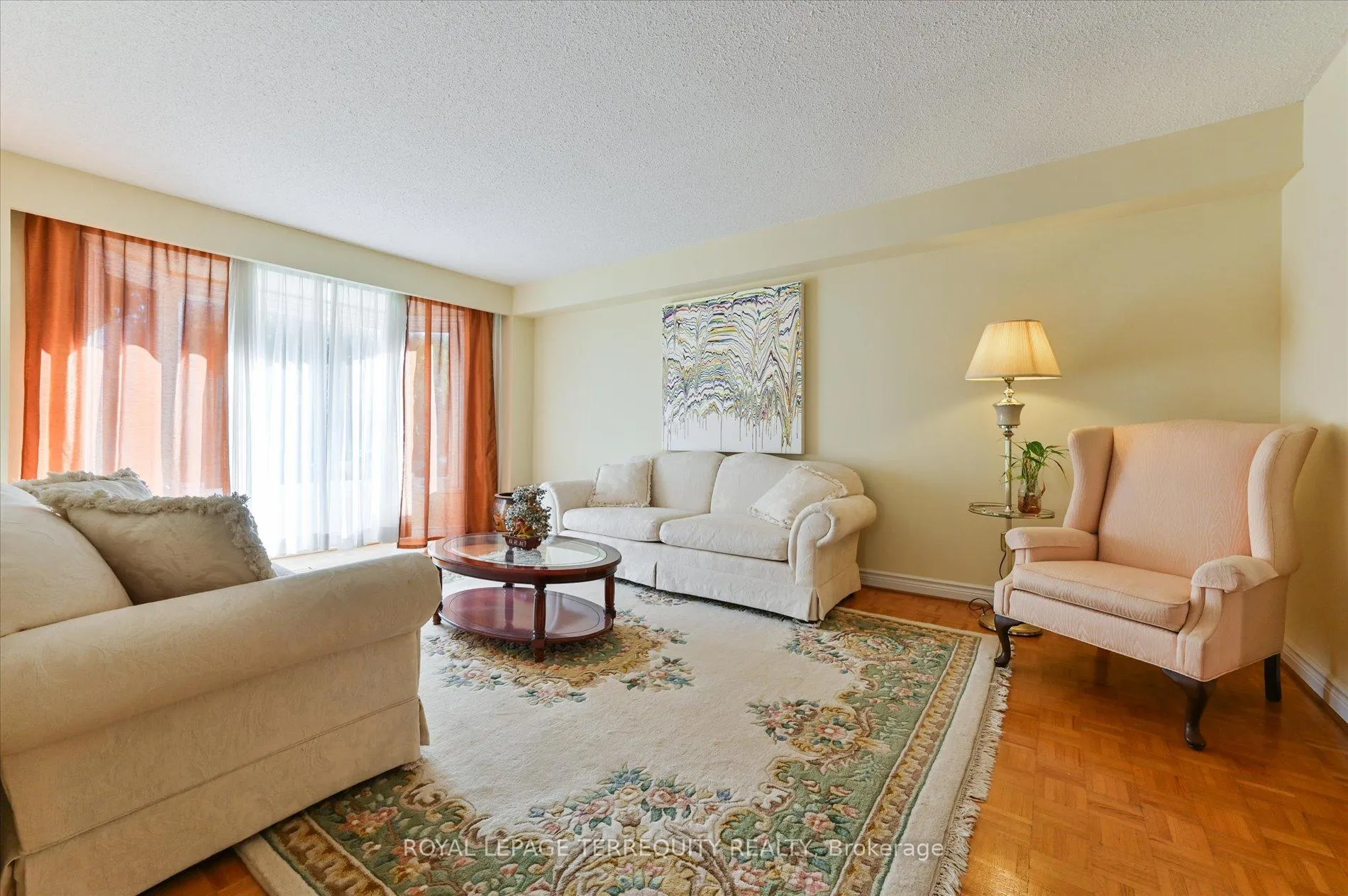 Photo 7 of 20 Leighland Drive, Markham, Unionville — HOMEH