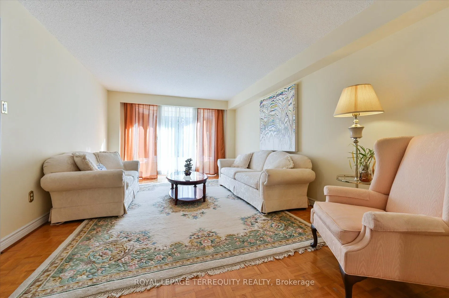 Photo 8 of 20 Leighland Drive, Markham, Unionville — HOMEH