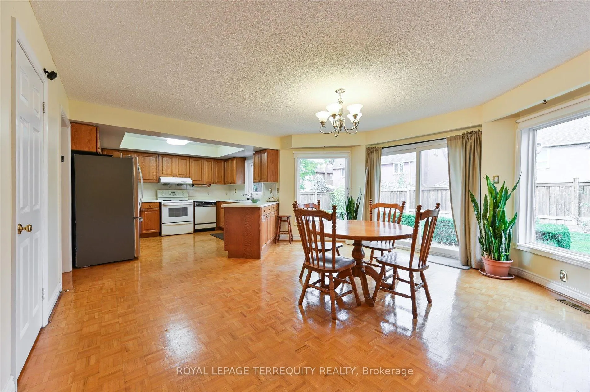 Photo 16 of 20 Leighland Drive, Markham, Unionville — HOMEH