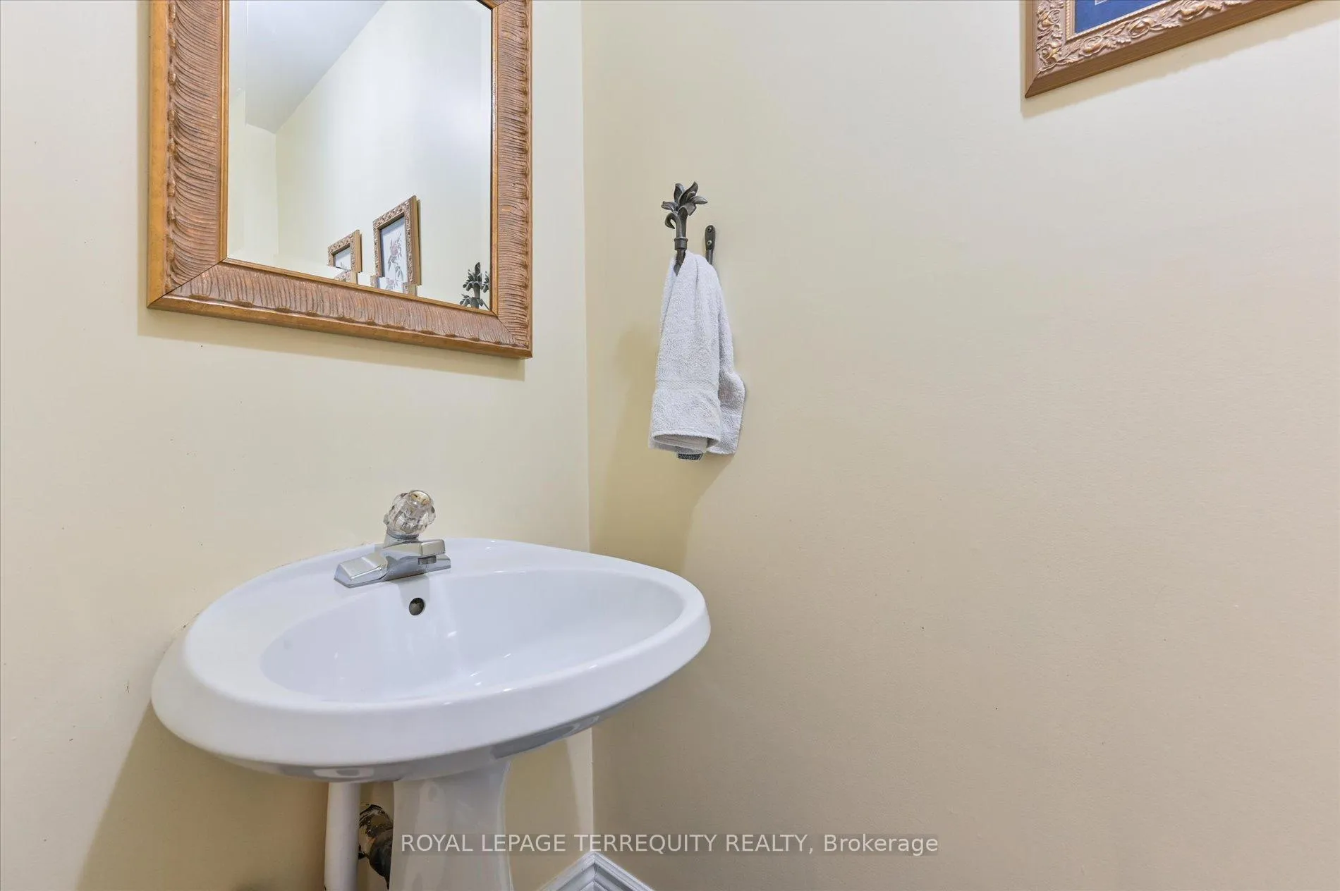 Photo 23 of 20 Leighland Drive, Markham, Unionville — HOMEH