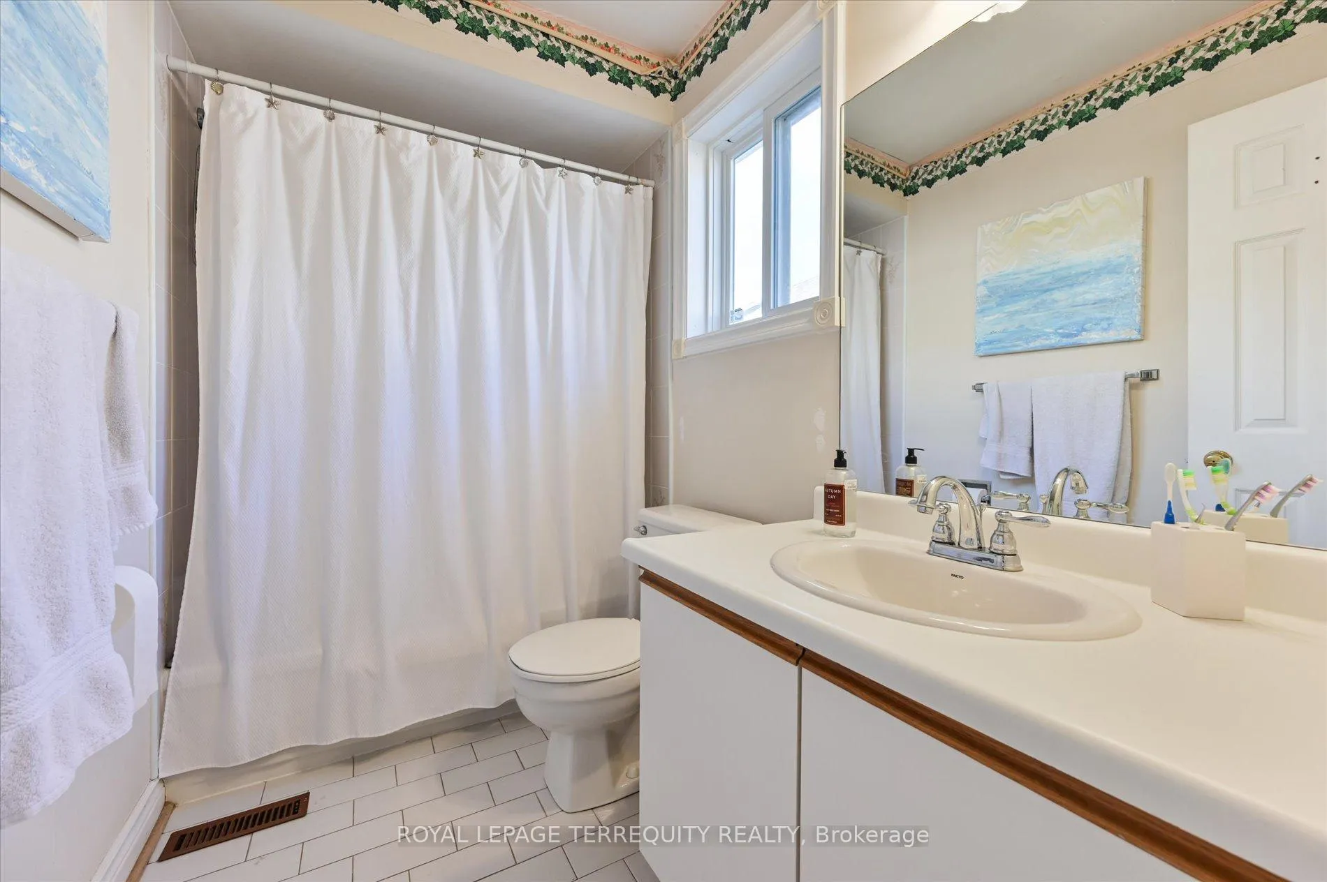 Photo 35 of 20 Leighland Drive, Markham, Unionville — HOMEH