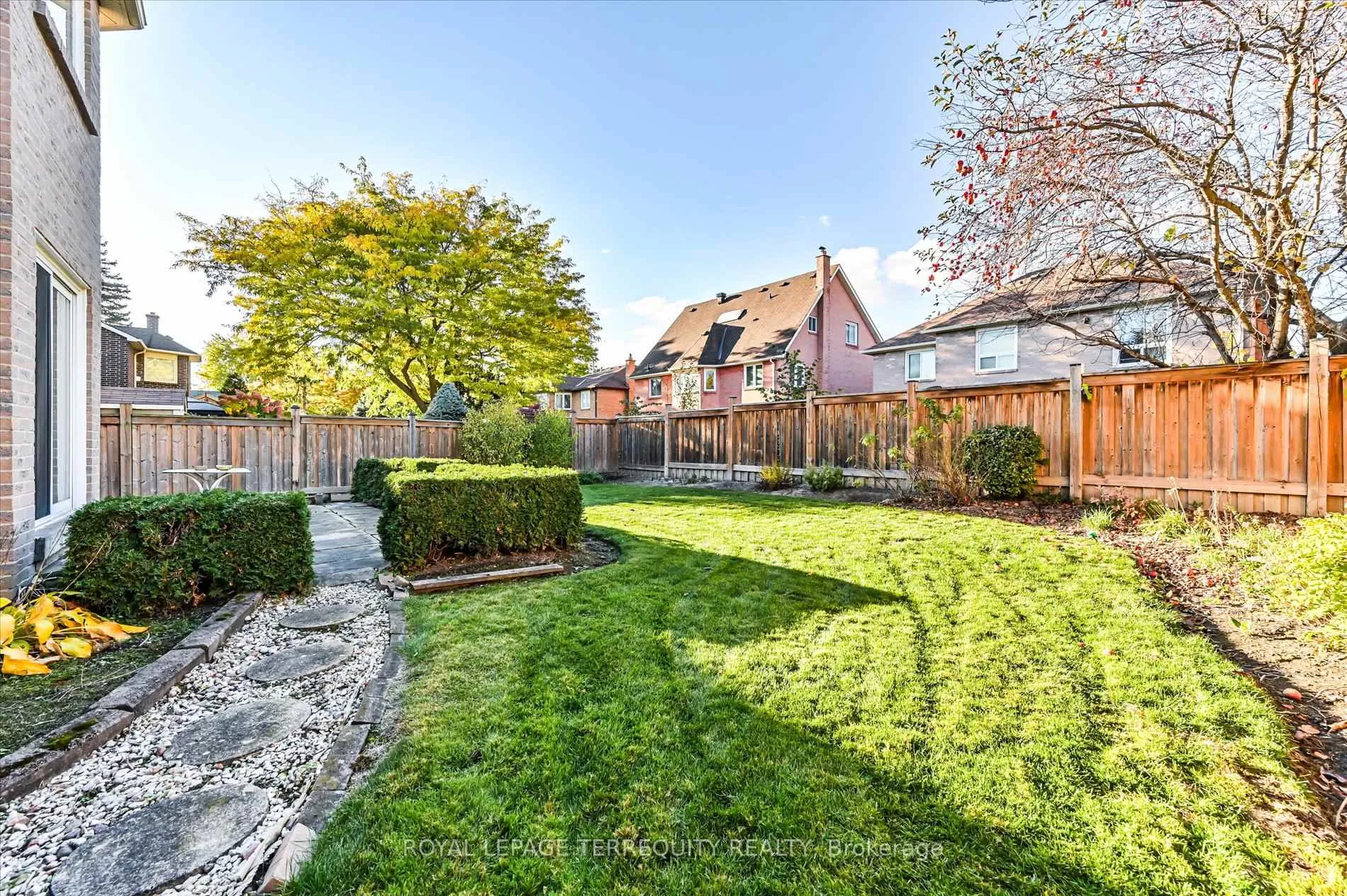 Photo 40 of 20 Leighland Drive, Markham, Unionville — HOMEH