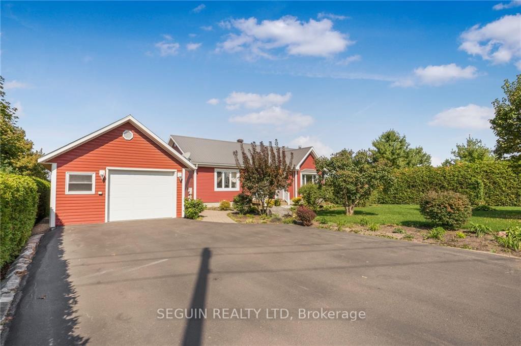 Photo 3 of 1922 Bay Road, Champlain, Champlain Twp — HOMEH