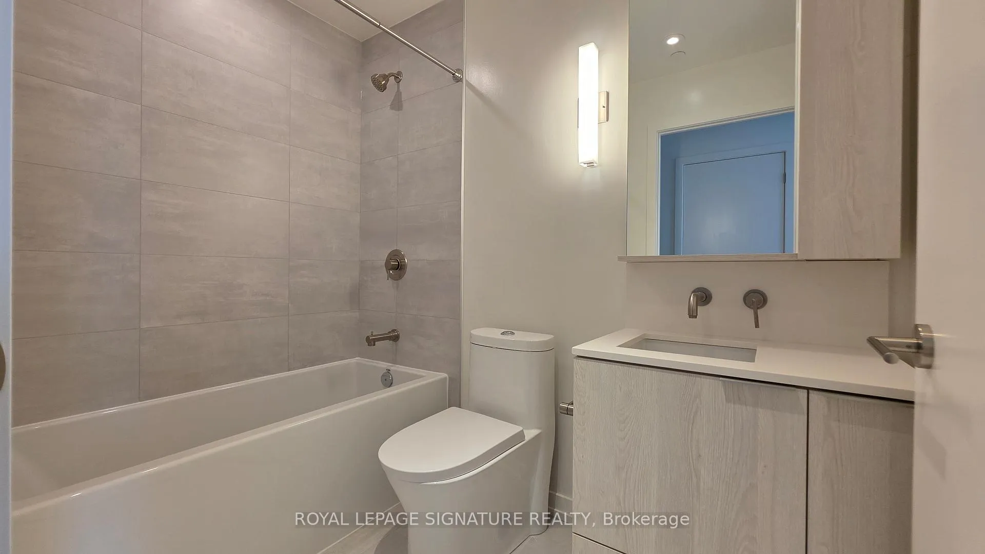 Photo 2 of Unit 1504, 120 Broadway Avenue, Toronto, Mount Pleasant West — HOMEH