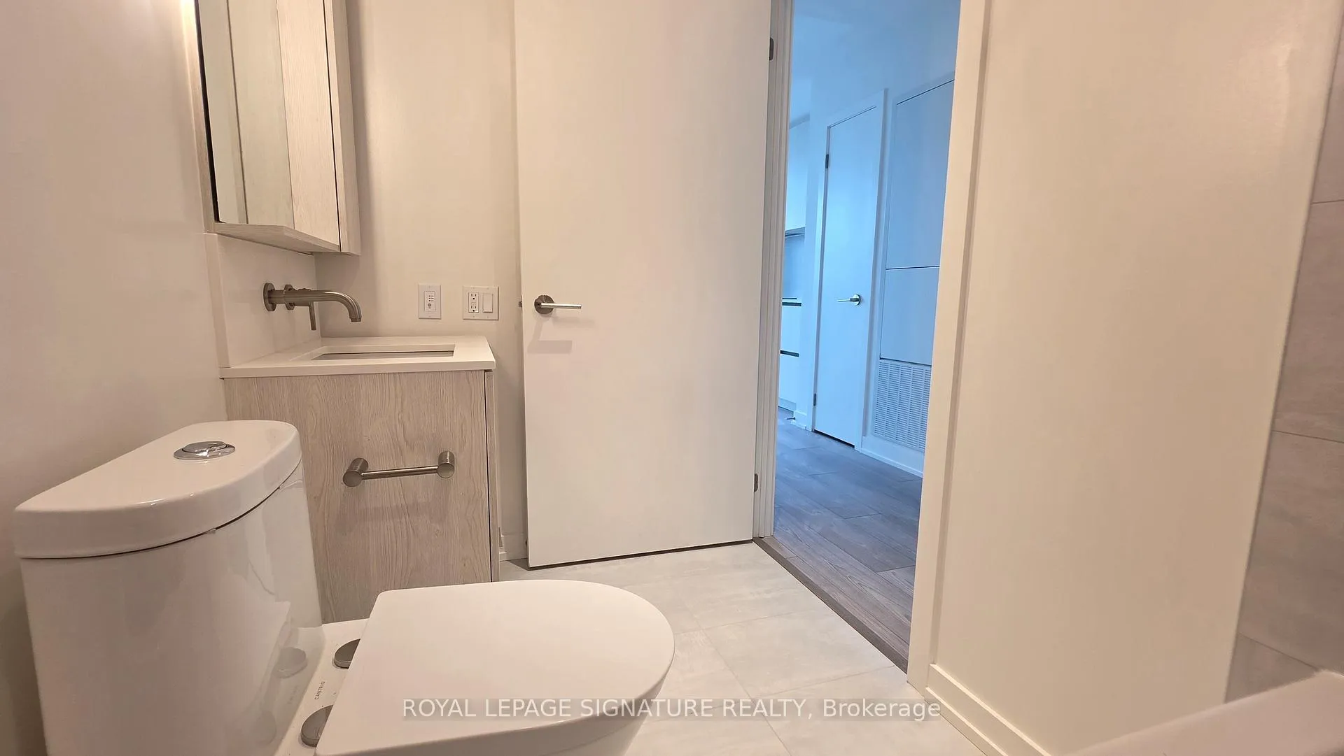 Photo 3 of Unit 1504, 120 Broadway Avenue, Toronto, Mount Pleasant West — HOMEH