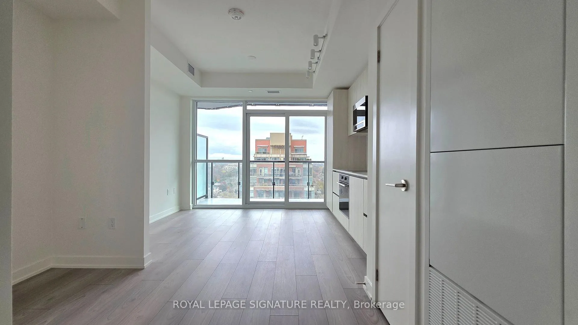 Photo 4 of Unit 1504, 120 Broadway Avenue, Toronto, Mount Pleasant West — HOMEH