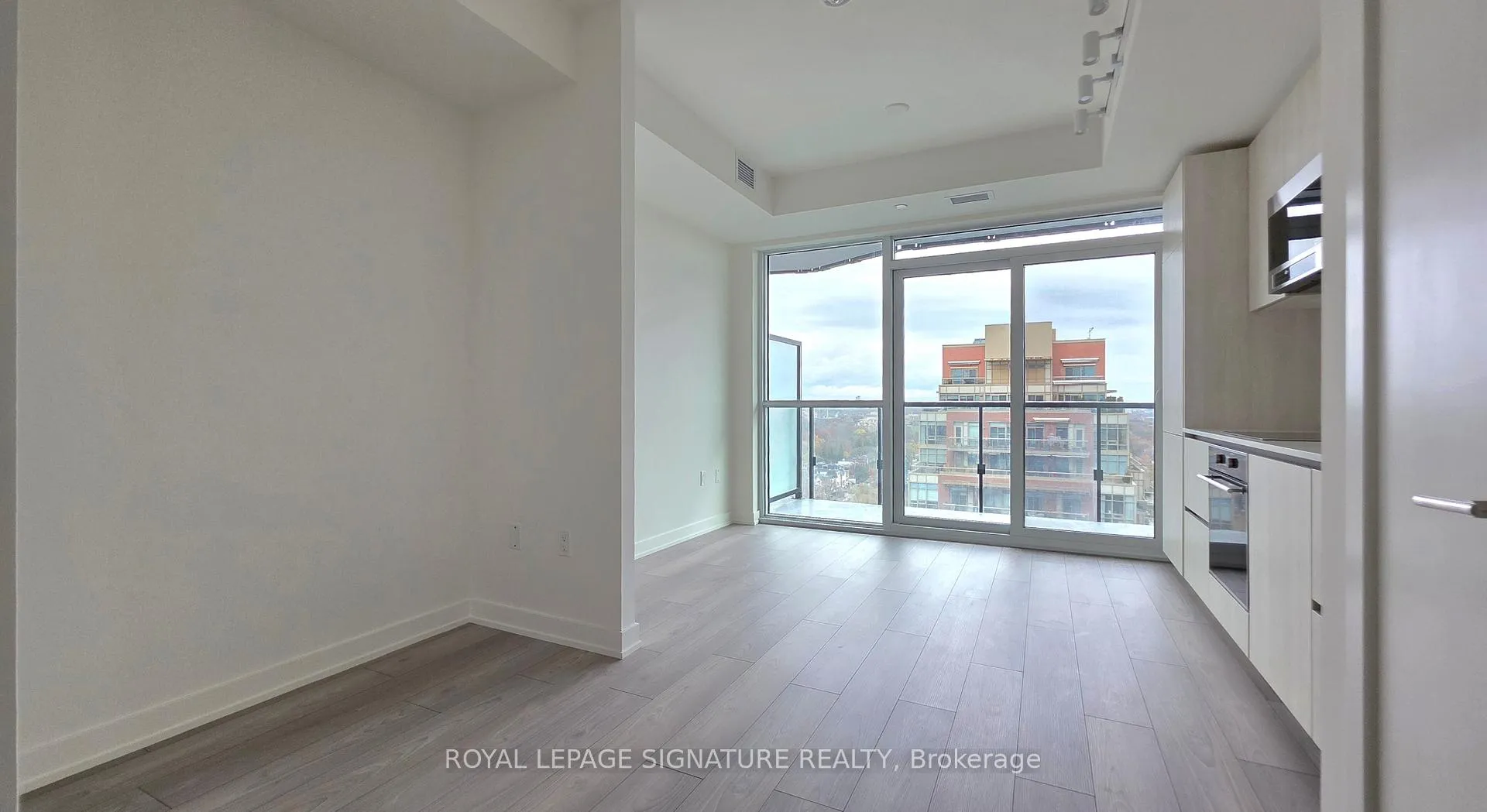 Photo 5 of Unit 1504, 120 Broadway Avenue, Toronto, Mount Pleasant West — HOMEH