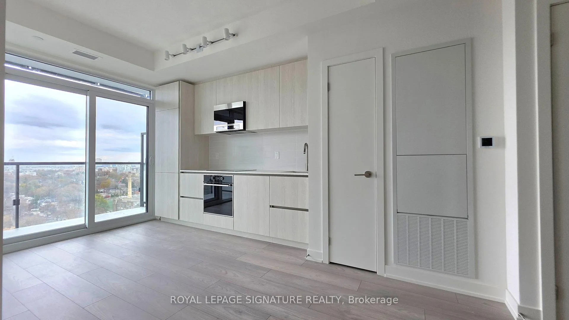 Photo 6 of Unit 1504, 120 Broadway Avenue, Toronto, Mount Pleasant West — HOMEH